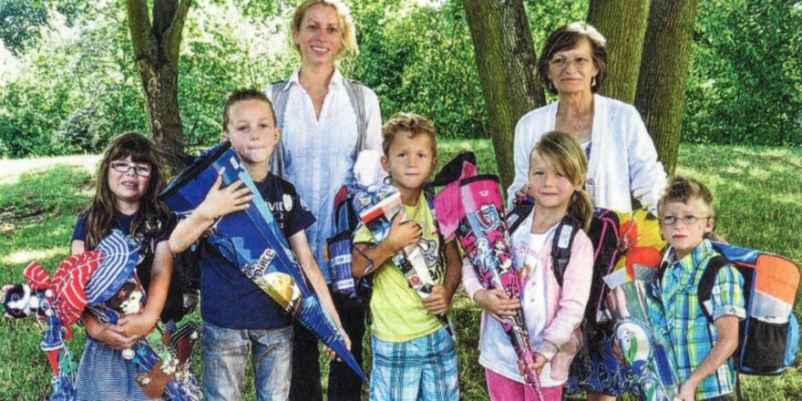 Klasse GG1 / L1.1/2, mit Lehrerin Frau Reckewell und Erzieherin Frau Perlbach