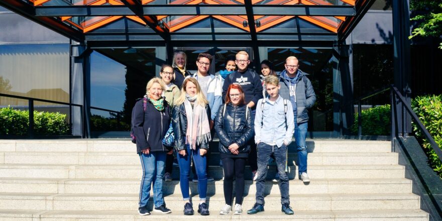 Gruppenfoto auf der Treppe